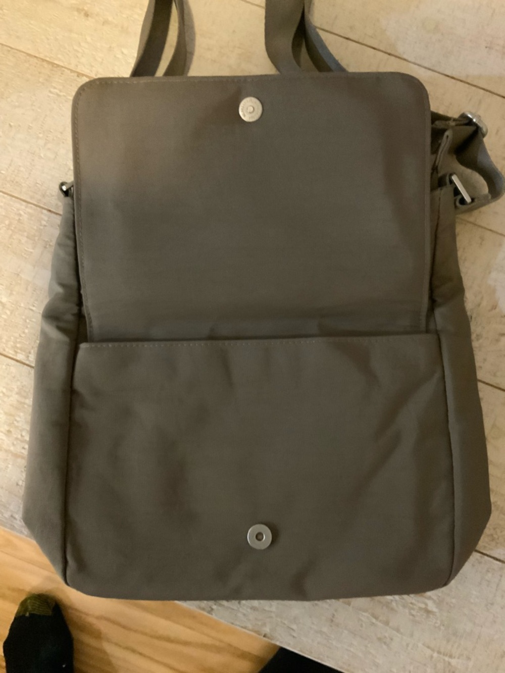 HB113. Baggallini Gray Women’s Crossbody Messenger Bag - Picture 3 of 10